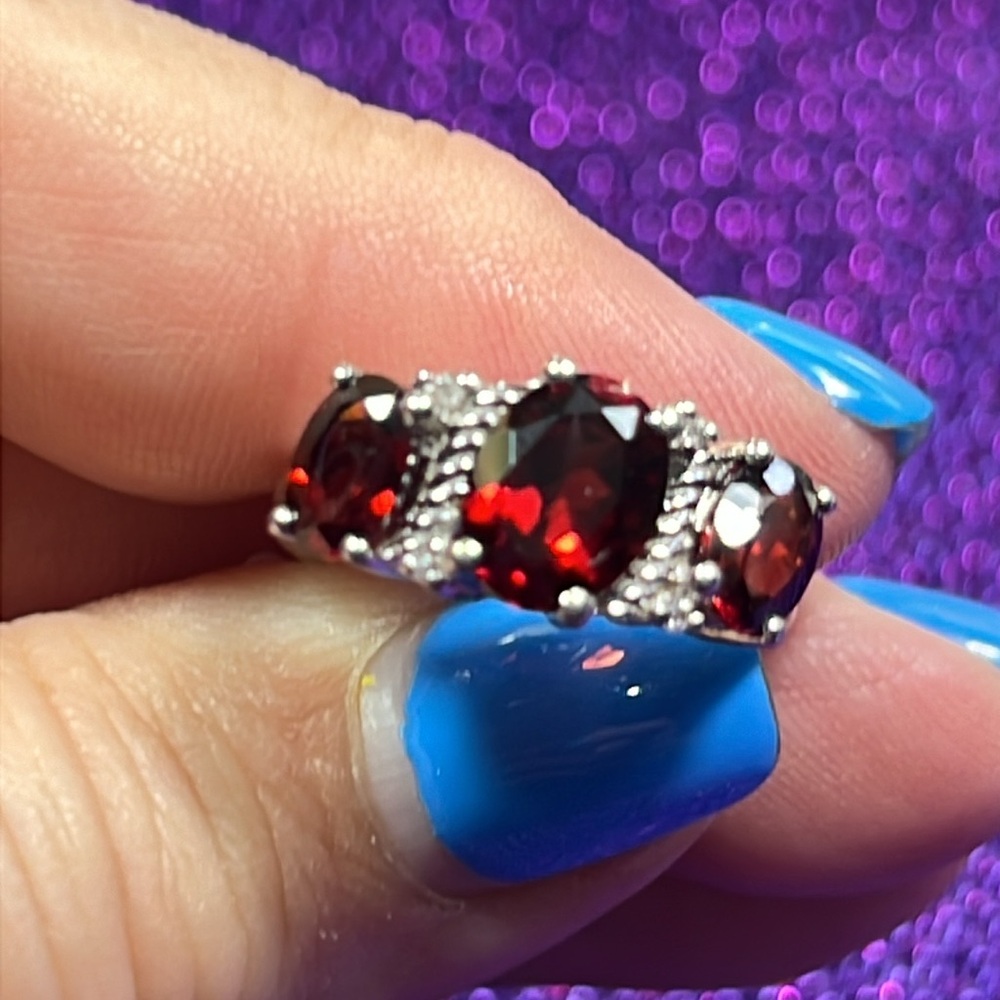 Vermelho Garnet & White Zircon Ring - Picture 7 of 9